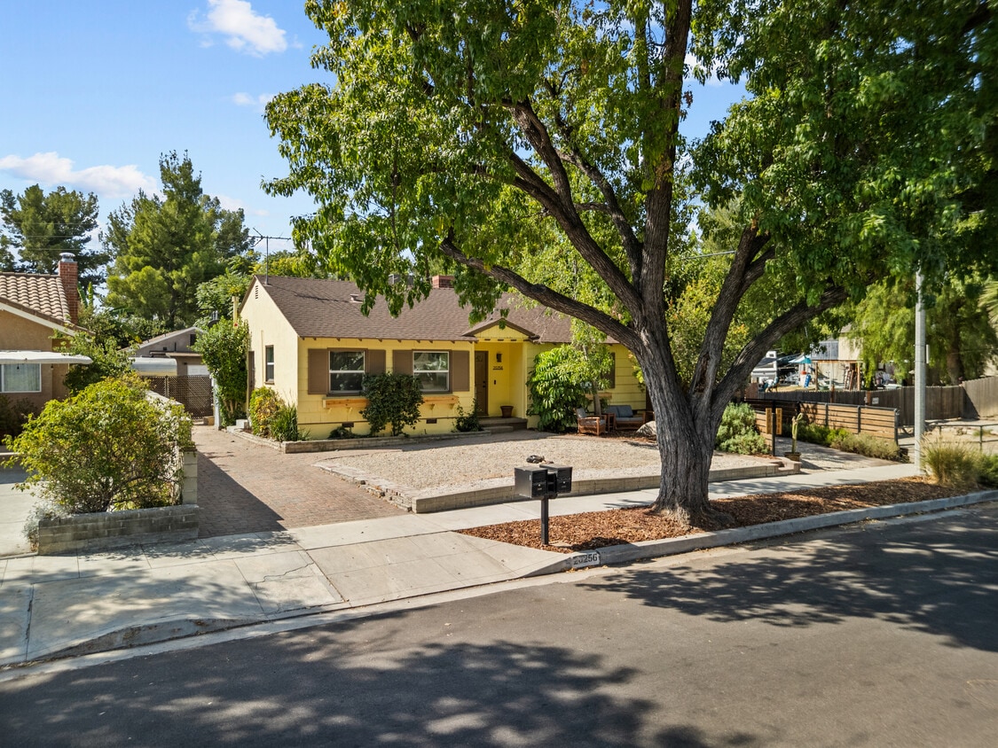 Foto principal - 20256 Gilmore St
