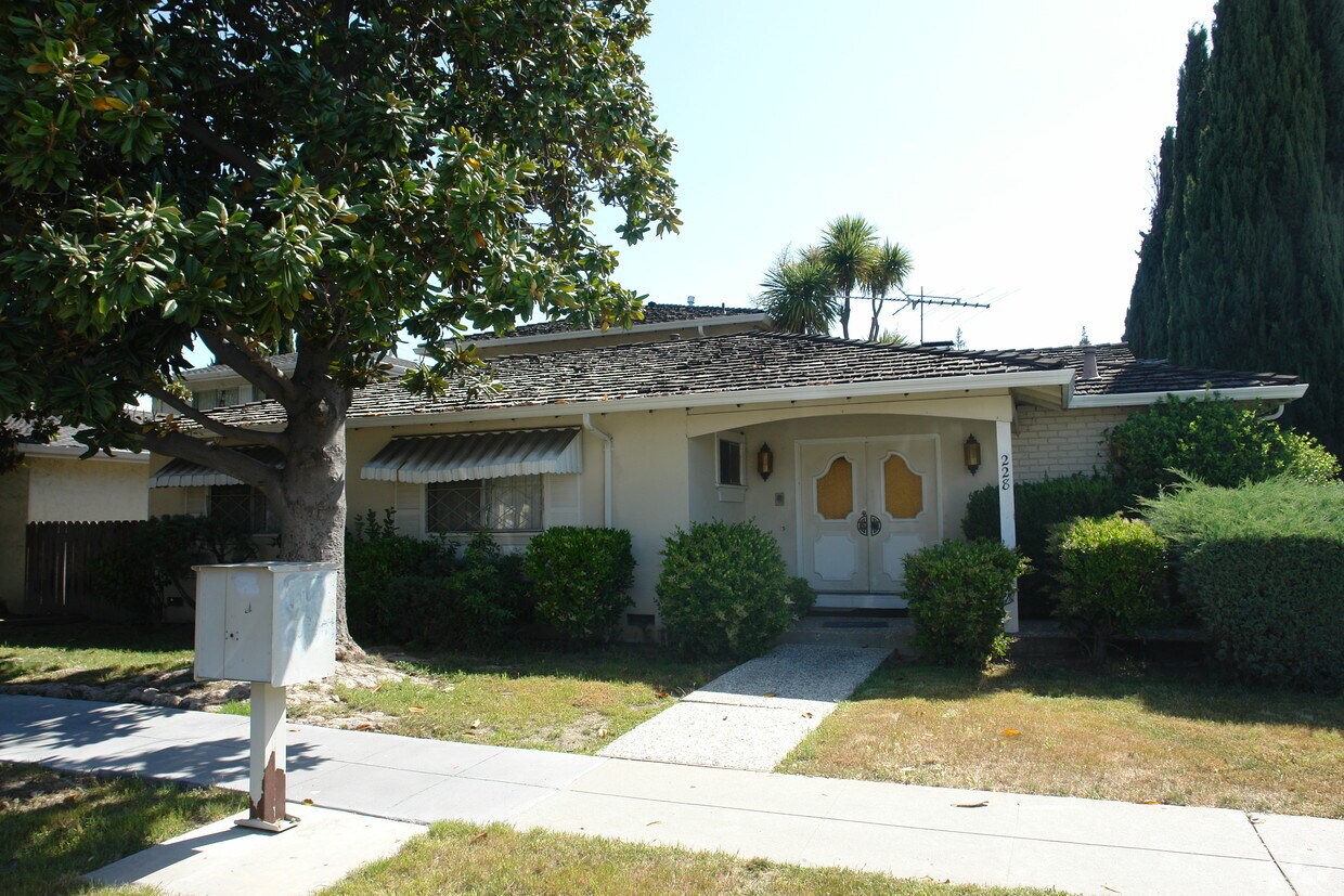 Building Photo - 228 Greendale Way