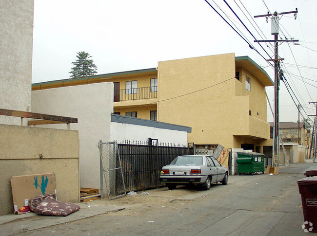 Building Photo - Chestnut Apartments