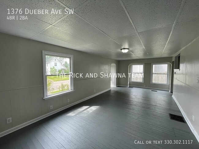 Building Photo - Large four bedroom 2 bathroom home for rent