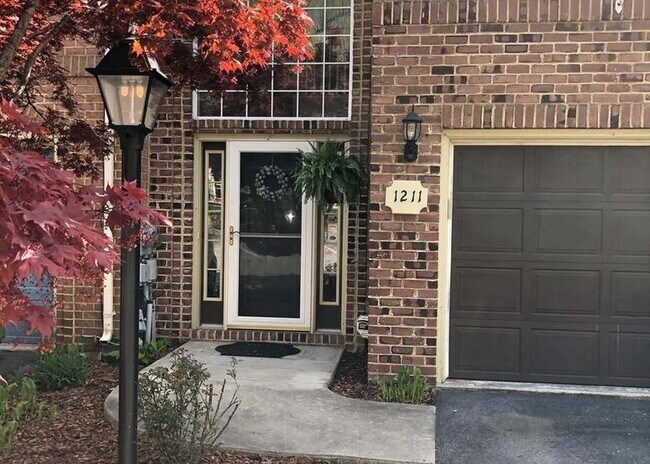 Foto del edificio - 1211 Lindsay Ln