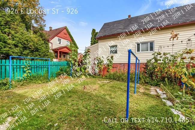Building Photo - 926 E Locust St