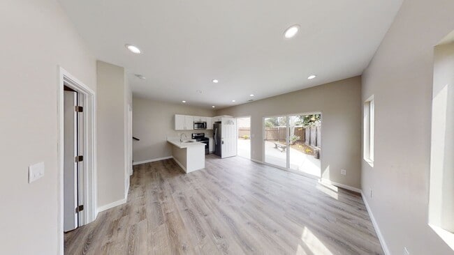 Building Photo - 4BD/2BA on Tipton