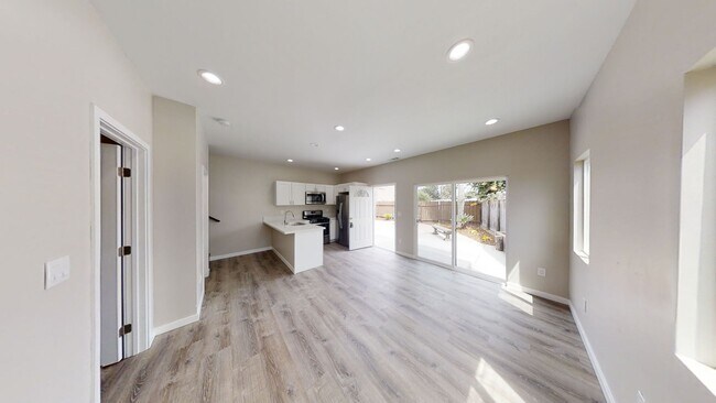 Foto del edificio - 4BD/2BA on Tipton