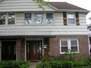 Building Photo - 57-04 Cloverdale Blvd