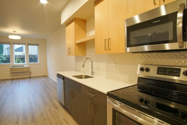 Building Photo - Spacious 2nd Floor 2-Bed in John's Landing w/Condo-Grade Finishes + A/C!