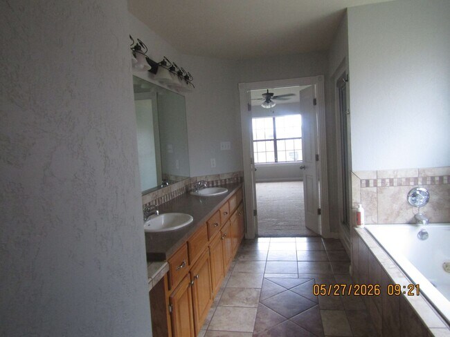 Foto del edificio - Beautiful 4-bedroom home located in the Heritage Hills Area!