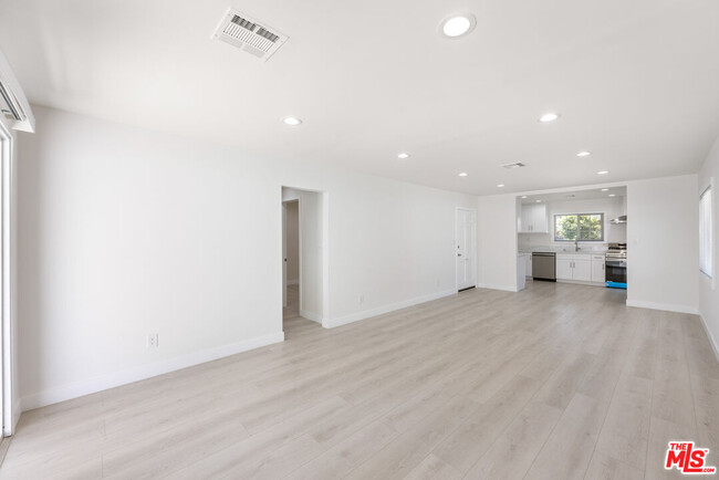 Building Photo - 11138 Gaviota Ave