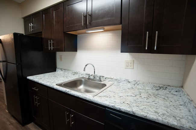 Photo - Madison Towers Apartments