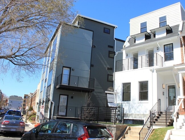 Building Photo - 1411 Oak St NW