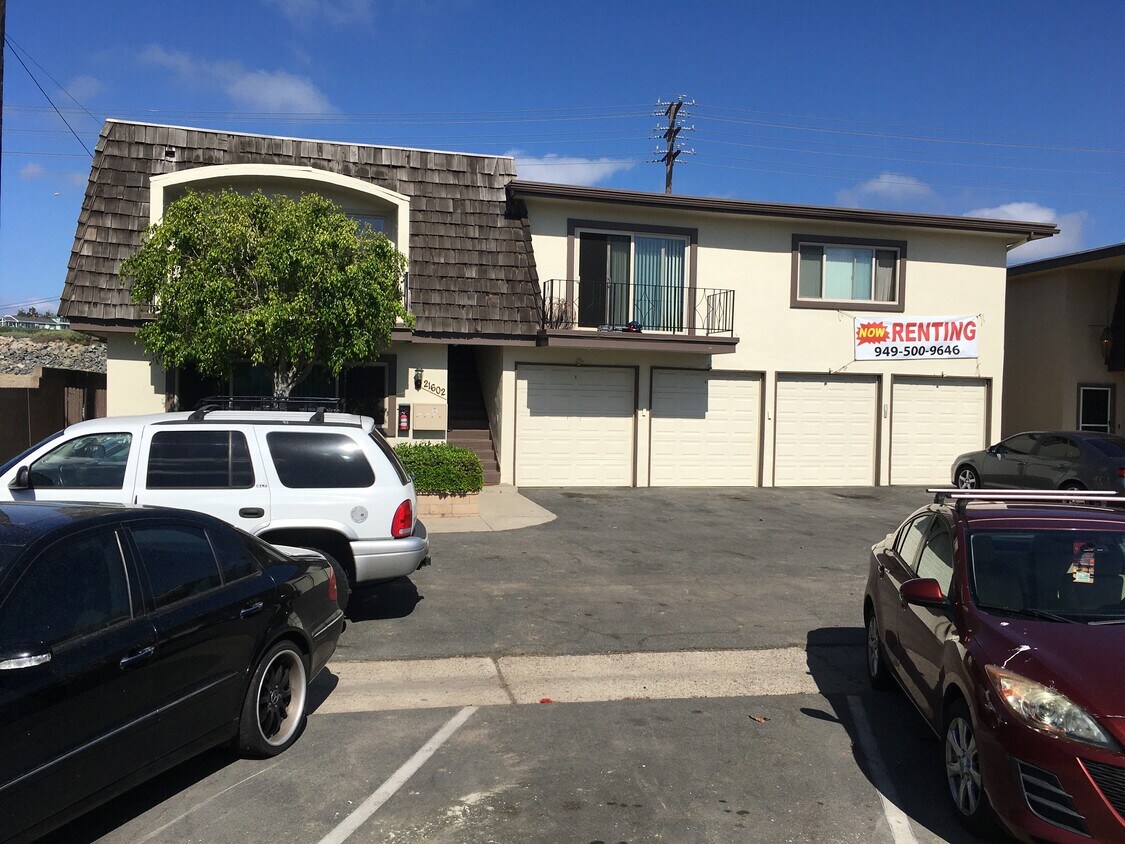 Building & Parking Lot - 21602 Brookhurst St