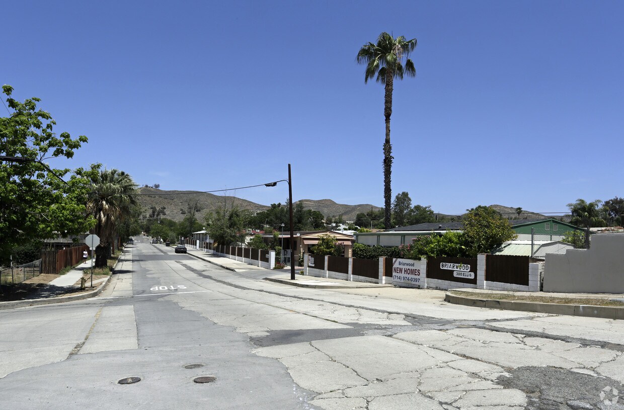 Building Photo - Briarwood