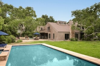 Building Photo - 1539 Miramar Ln