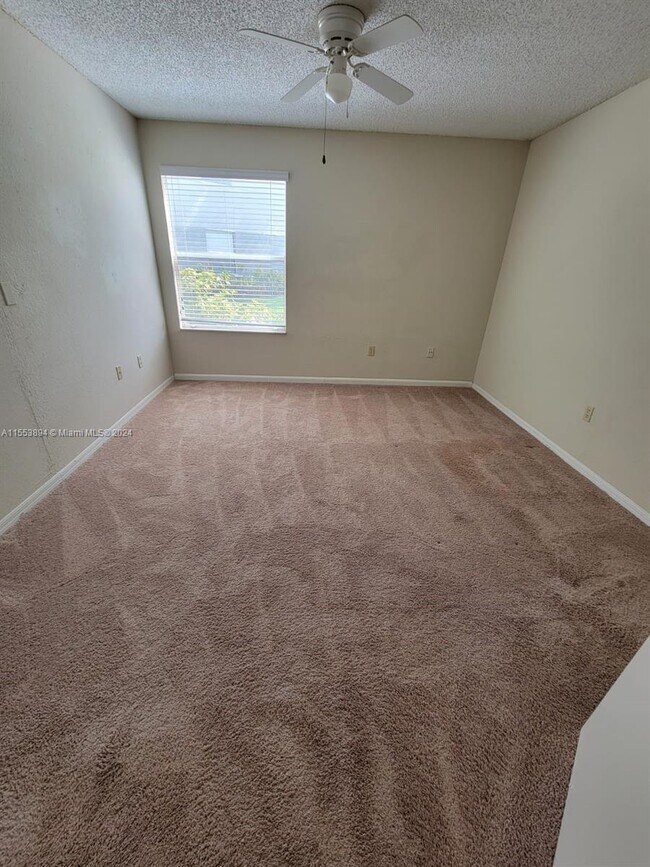 Foto del edificio - 1401 Village Blvd