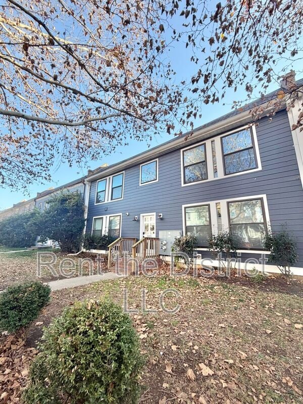 Photo - 1605 F St NE Apartment