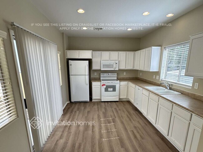 Foto del edificio - 22075 N 103rd Ln