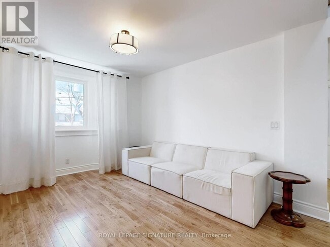 Building Photo - 117 Westmount Ave