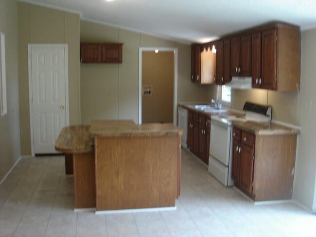 Building Photo - 100 Richland St