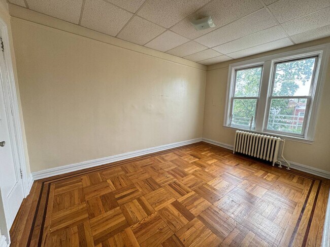 Building Photo - 2899 La Salle Ave