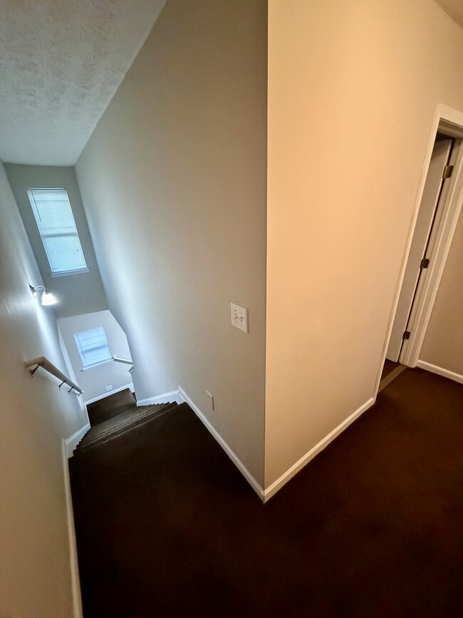 Building Photo - 6296 Ellenwood Dr