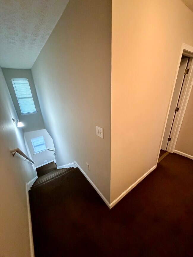 Foto del edificio - 6296 Ellenwood Dr