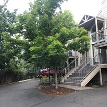 Building Photo - 382 Glenn St