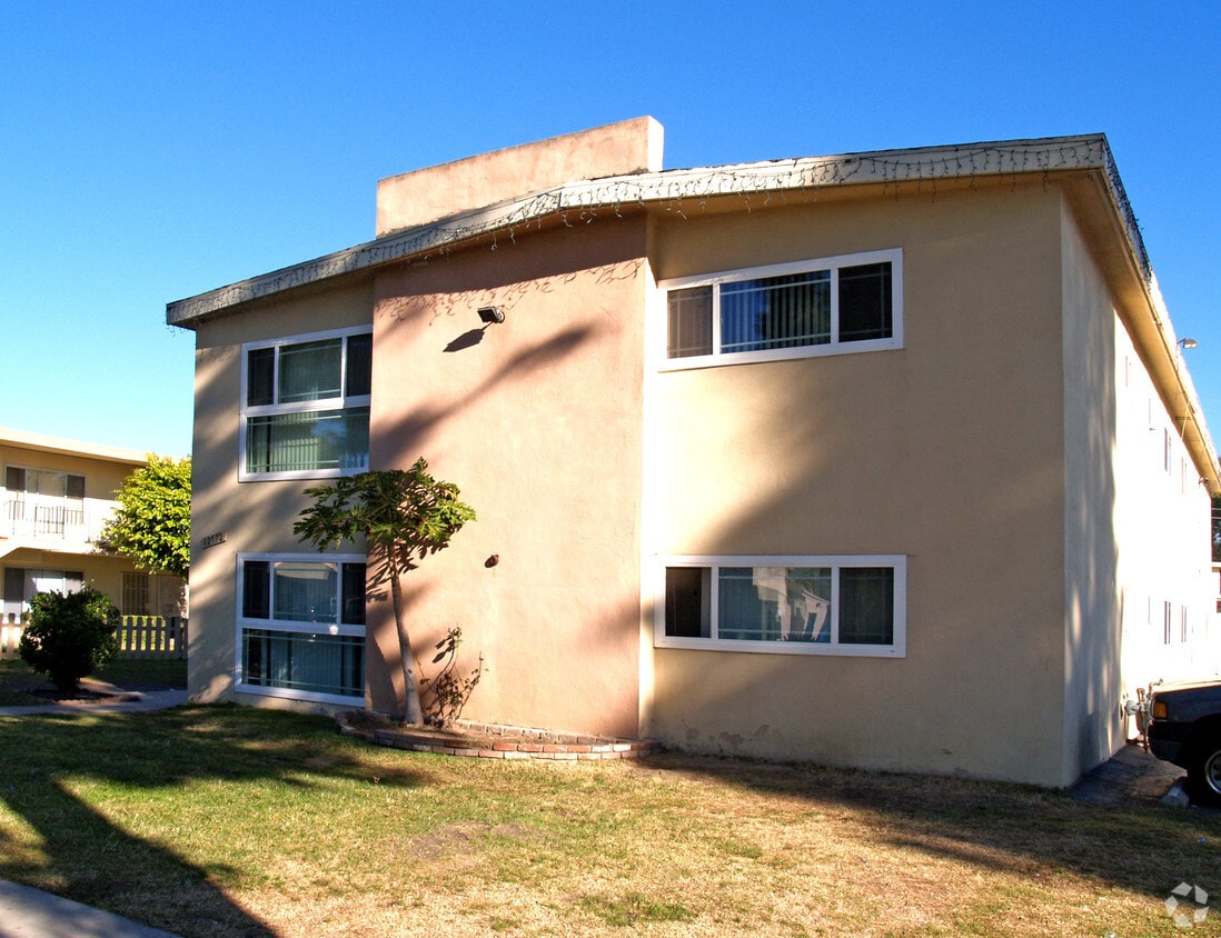 Building Photo - 12571 Kensington Ln