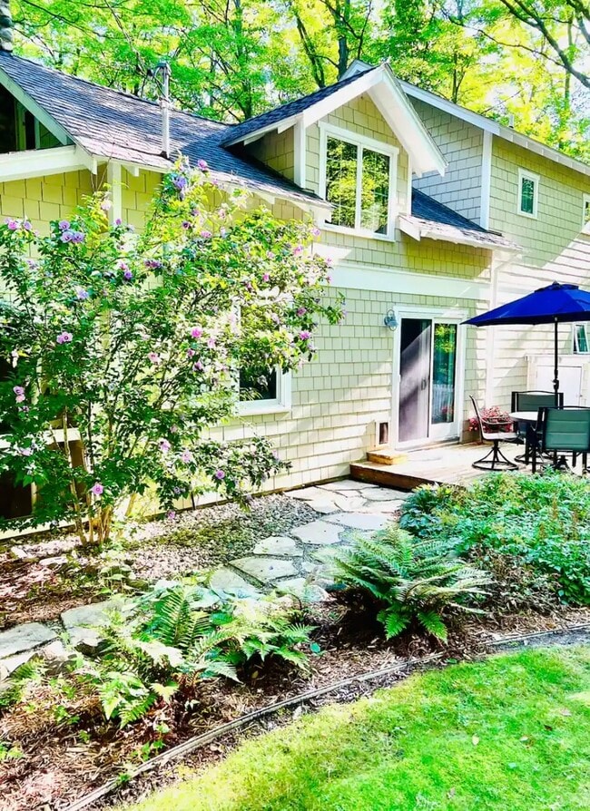 Foto del edificio - 239 Leonard Ct