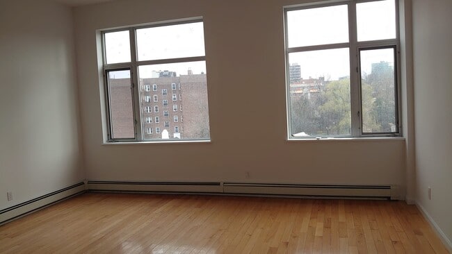 Building Photo - 14143 Northern Blvd