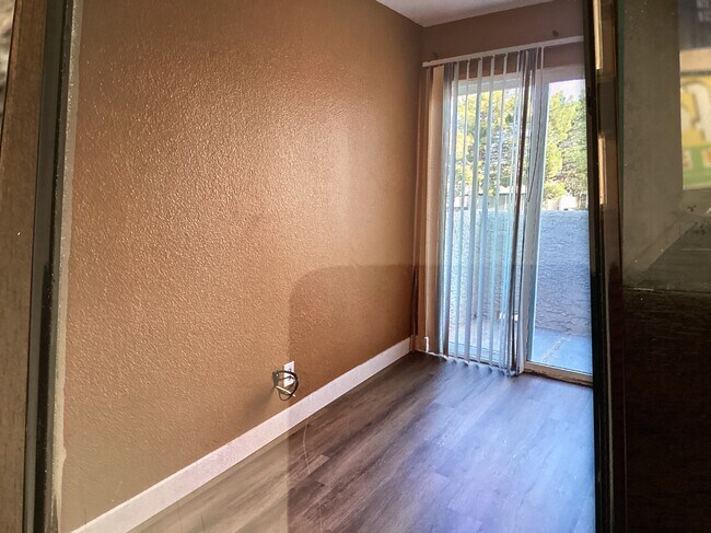 Foto del edificio - 2986 Juniper Hills Blvd