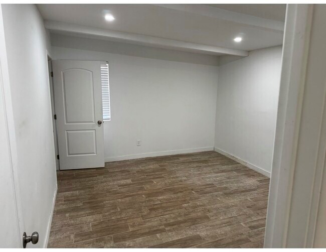 Foto del edificio - 17825 Saticoy St