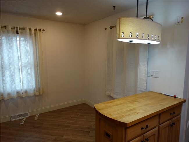 Building Photo - 146 Cutler Ave