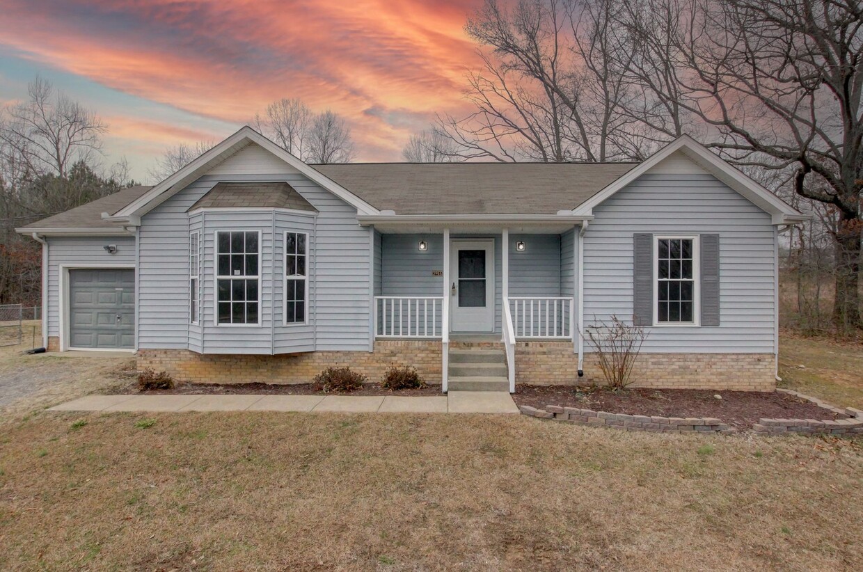 Primary Photo - Charming Ranch Style Home On Over An Acre ...