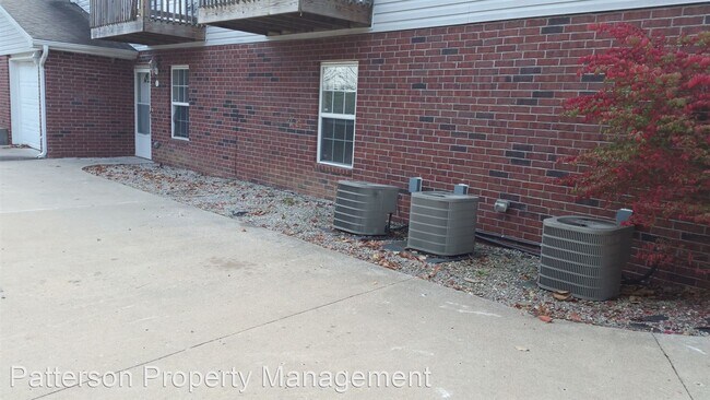 Building Photo - 2624 Southridge Dr