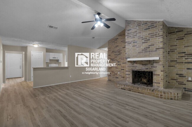 Foto del edificio - Charming Sugar Land Home: Modern Comfort & Great Location