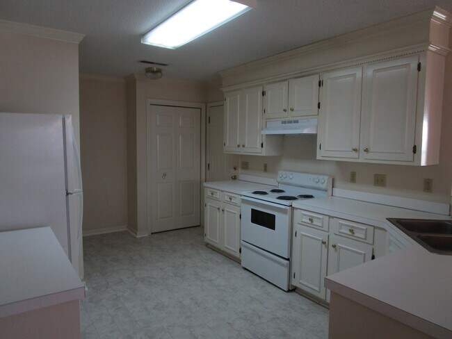 Building Photo - 341 Wildwood Ave