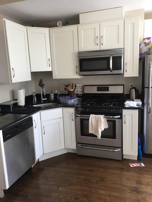 Primary Photo - 28 Willow Ave