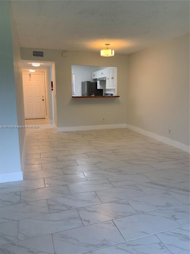 Foto del edificio - 10310 NW 8th St