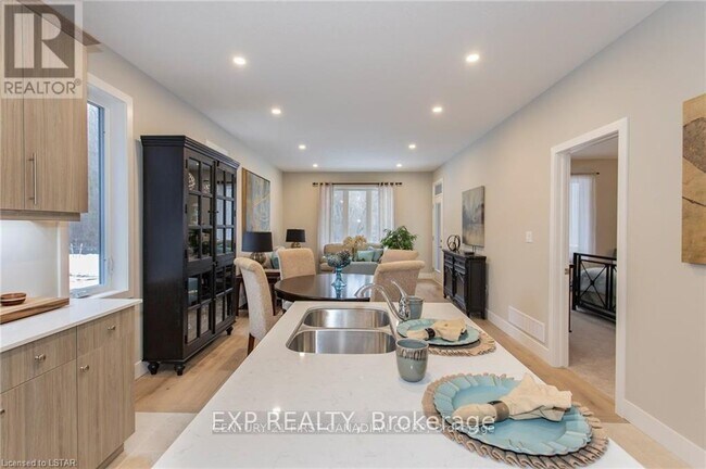 Photo du bâtiment - 2244 Evans Blvd