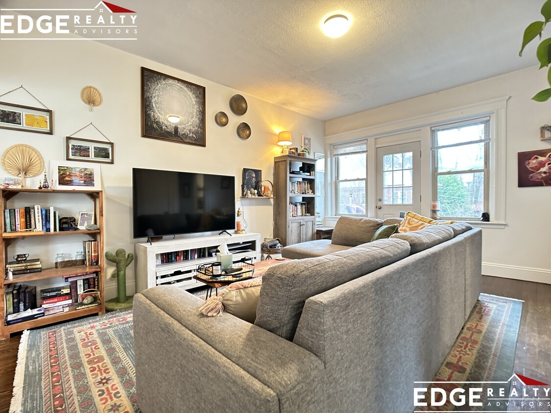Primary Photo - 255 Kelton St