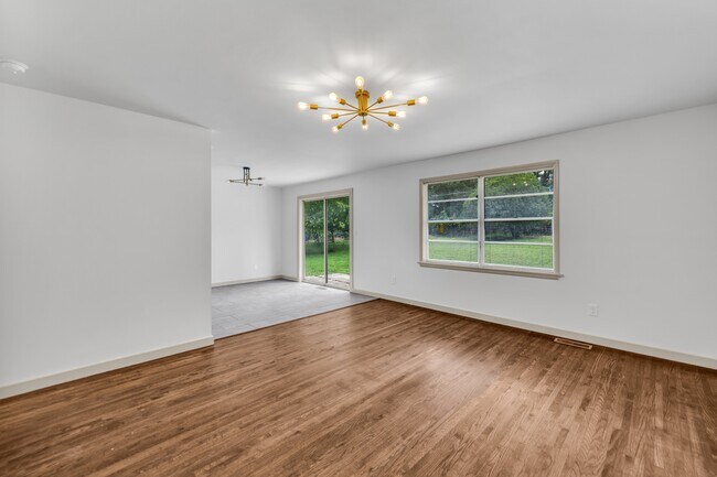 Foto del edificio - 1325 N Main St