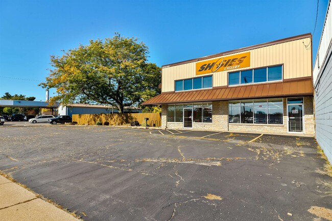 Second floor residential apartment unit above commercial space - 514 Windsor Rd