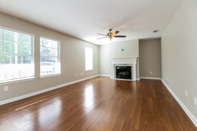 Building Photo - 102 Cedar Bend Ct