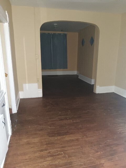 Living room/ dining room - 1521 E 22nd Ave