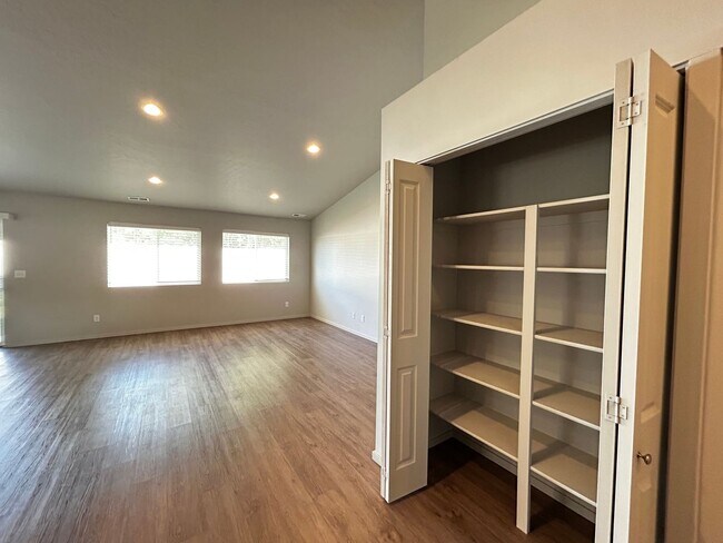 Building Photo - Luxury 4 Bed, 2 Bath Rancher in Spokane Va...