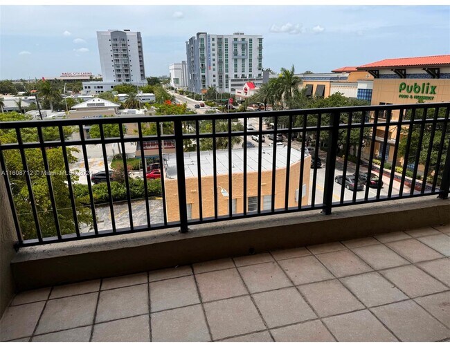 Foto del edificio - 120 S Douglas Rd