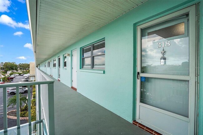 Foto del edificio - 1819 Shore Dr S