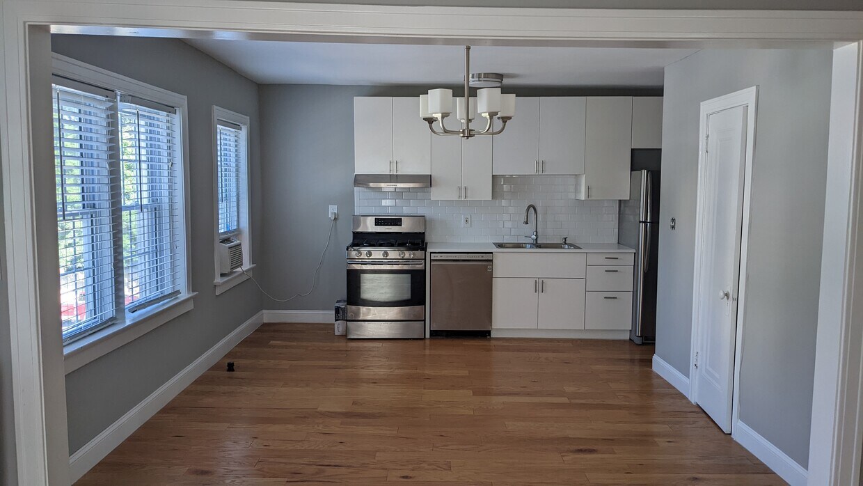 Foto principal - 131 E 46th St