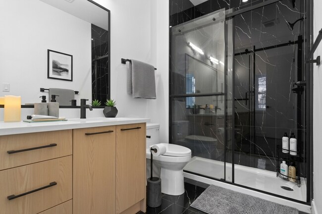 Building Photo - DUPLEX 8338 81 Avenue NW