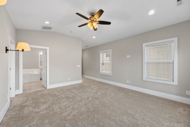 Foto del edificio - 835 Gale Ln